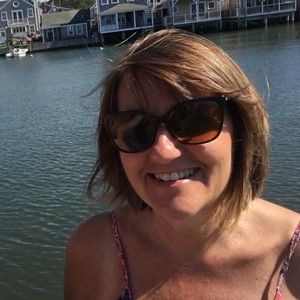 Meet your Posher, Leslie